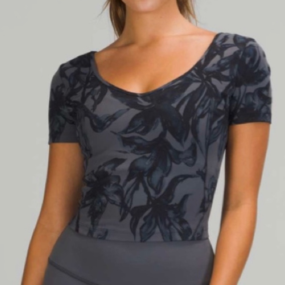 Lululemon tee